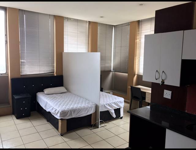 1 BEDROOM FLAT FOR SALE IN BRAAMFONTEIN